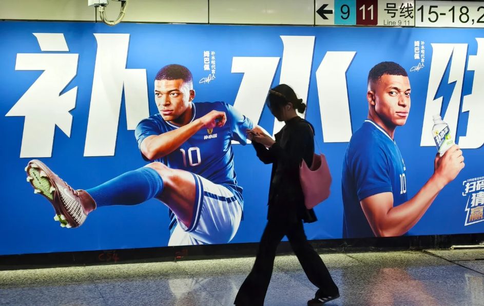 El futbolista ya perdió acuerdos comerciales con firmas como Dongpeng, Mengniu y Milkground en medio de la estricta postura del mercado asiático.