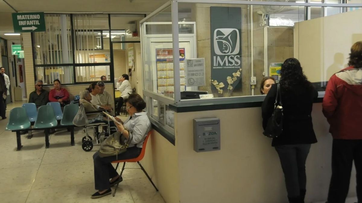 Instalaciones de la Clínica #1 del IMSS en Durango, donde personal médico reportó el ingreso de la paciente para la intervención de las autoridades.