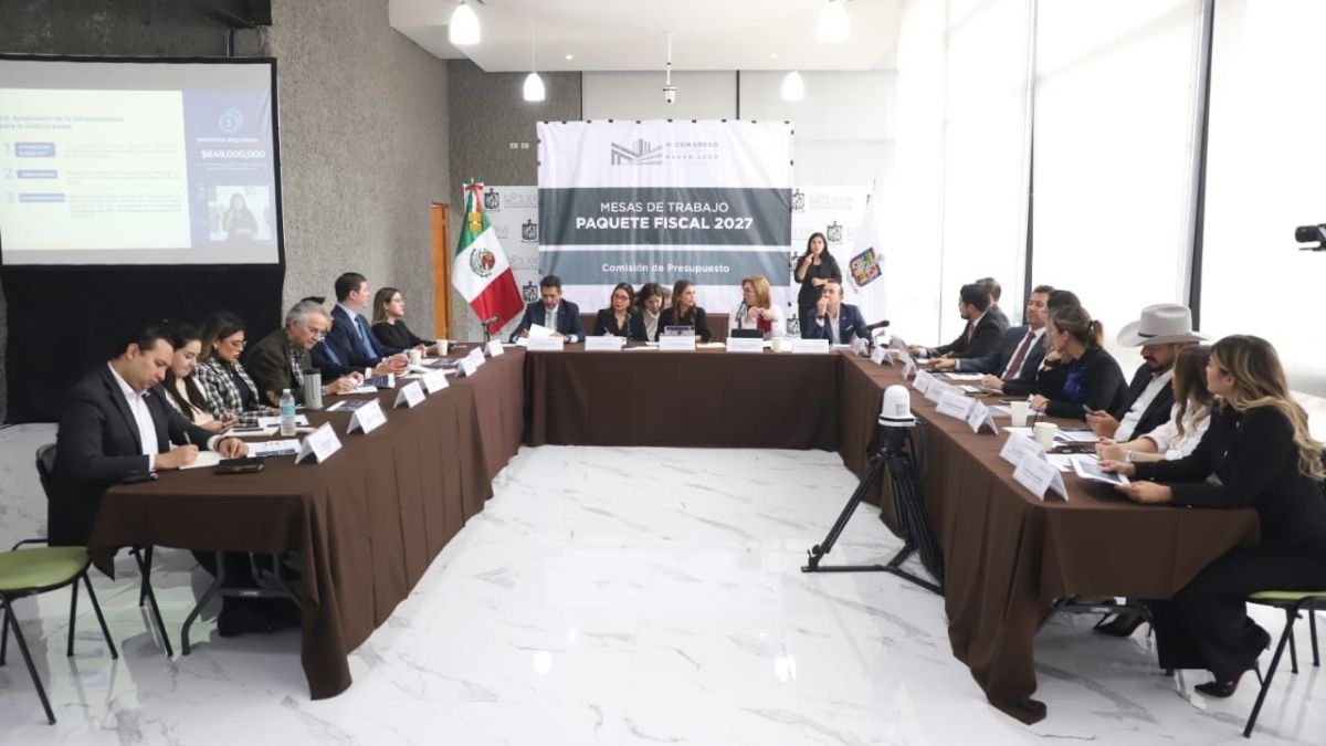 La mesa de trabajo es presidida por Lorena de la Garza, presidenta de la Comisión.