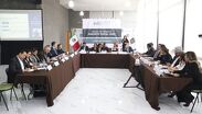 La mesa de trabajo es presidida por Lorena de la Garza, presidenta de la Comisión.