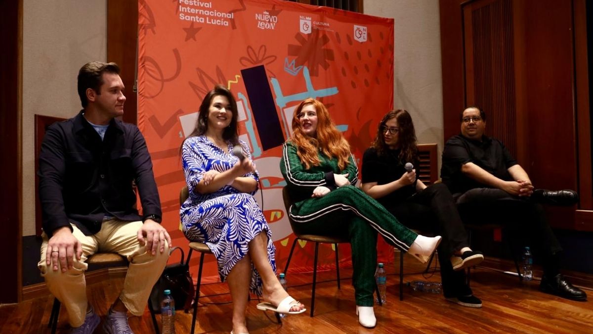 Olga Peretyatko, Grigory Shkarupa y el director Guillermo Villarreal invitan al público a disfrutar una experiencia musical.