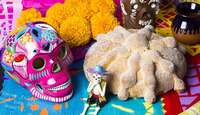 El Pan de Muerto lleva distintos nombres y formas de preparase en todo el país. | Feria del Cartón