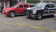 Policías de Guadalajara aseguran camioneta con medio kilo de sustancias ilícitas en la colonia Villa Guerrero.