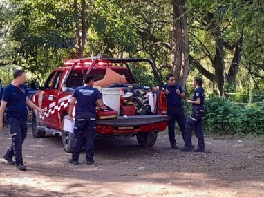 Protección Civil y Bomberos de Puerto Vallarta acudieron para atender el reporte en el terreno ubicado a un costado del cauce del río Pitillal