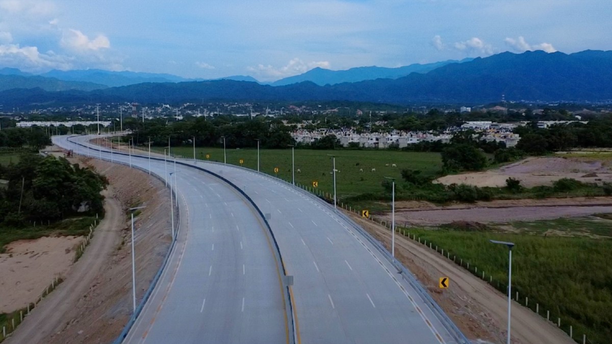 El puente Amado Nervo tiene más de 800 metros de longitud y forma parte de una intervención vial de casi dos kilómetros