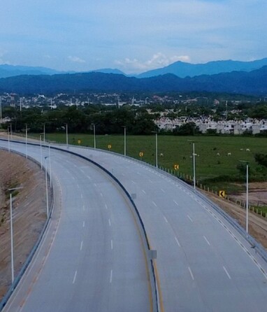 El puente Amado Nervo tiene más de 800 metros de longitud y forma parte de una intervención vial de casi dos kilómetros