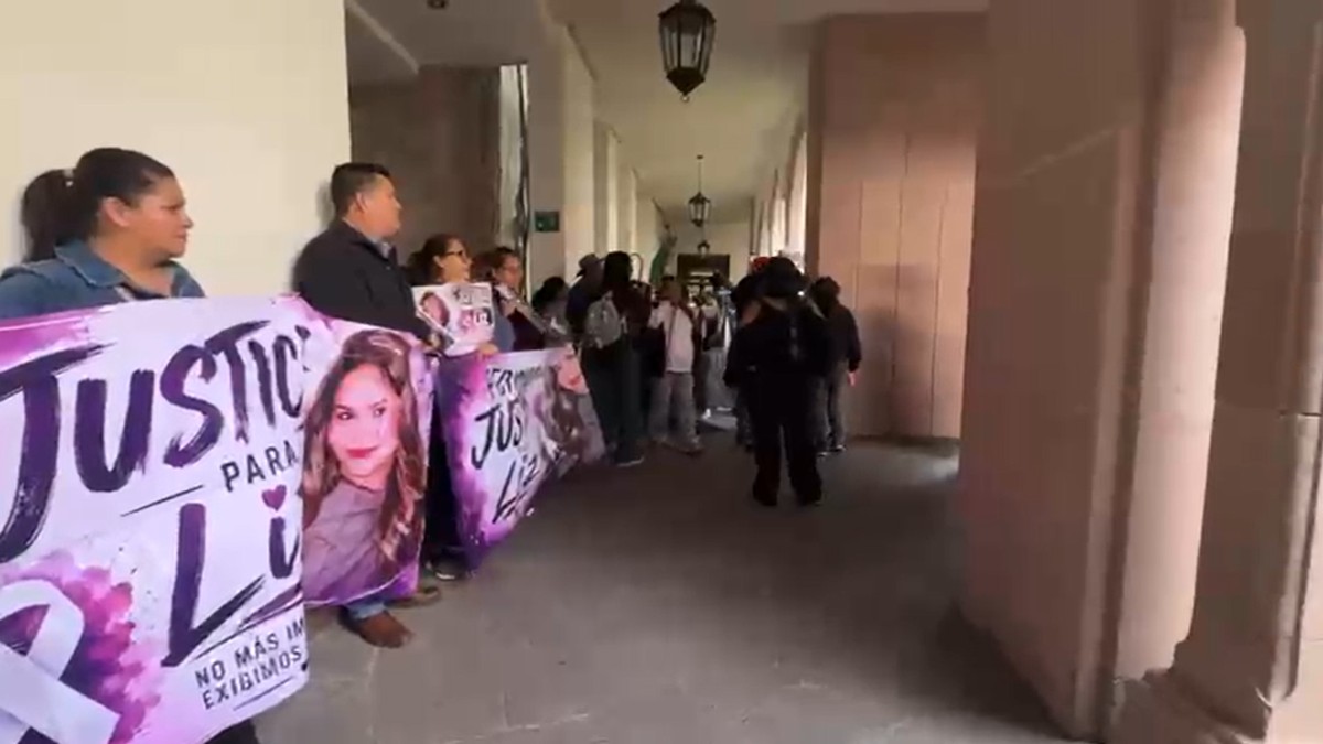 A 7 días de haber tomado la sede de la CEDH, los manifestantes marcharon este lunes al Legislativo e instalaron colchones.