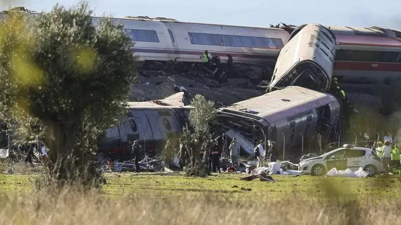 Tragedia ferroviaria en España: dos trenes de alta velocidad chocan en Toledo