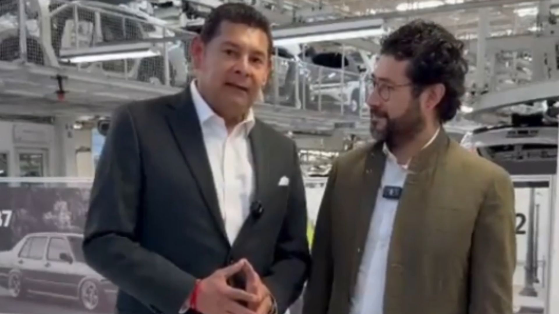Armenta y Marath Bolaños celebran acuerdo que evitó la huelga en Volkswagen Puebla
