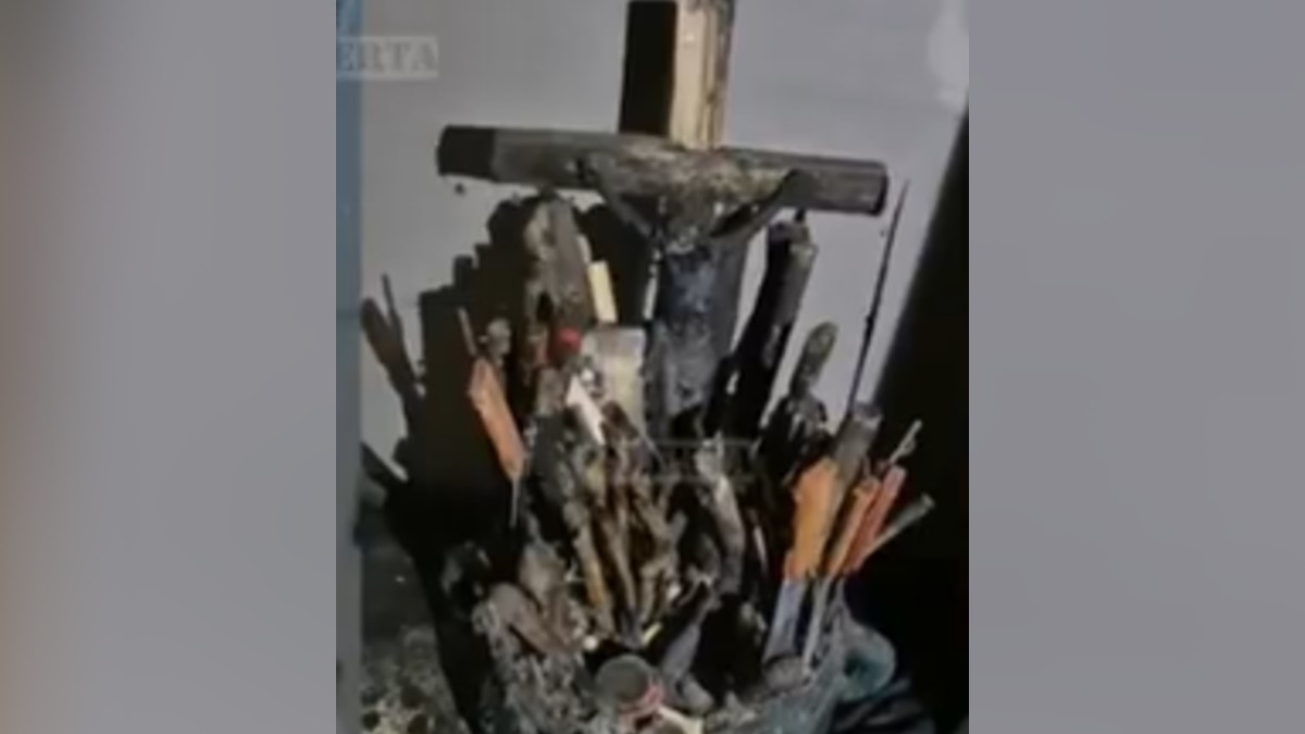 Durante un cateo en la GAM, personal de la SSC localizó a falsificadores y un altar con restos humanos.