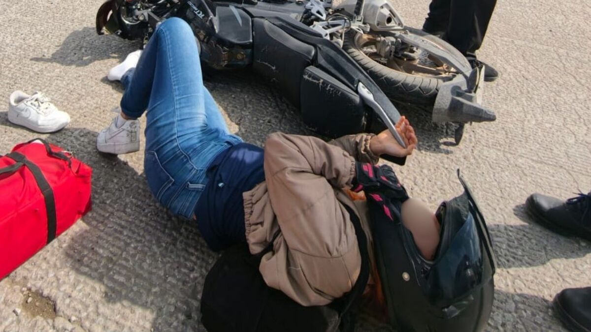 El choque ocurrió en el cruce de Calzada Carlos Herrera y Valle del Guadiana, cuando la motociclista circulaba con dirección de Torreón a Lerdo.
