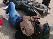 El choque ocurrió en el cruce de Calzada Carlos Herrera y Valle del Guadiana, cuando la motociclista circulaba con dirección de Torreón a Lerdo.