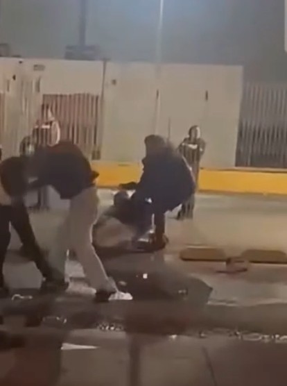 De acuerdo con la información proporcionada, el enfrentamiento comenzó entre cuatro mujeres, quienes presuntamente se agredieron a golpes.