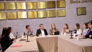 Integrantes del Comité para la Reforma Judicial y legisladores discuten sobre el presupuesto.