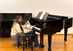 La joven pianista busca vincular sus conocimientos musicales con el bienestar emocional de las personas.