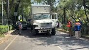 Tráiler se estrella contra vivienda tras choque con camioneta de valores en CdMx
