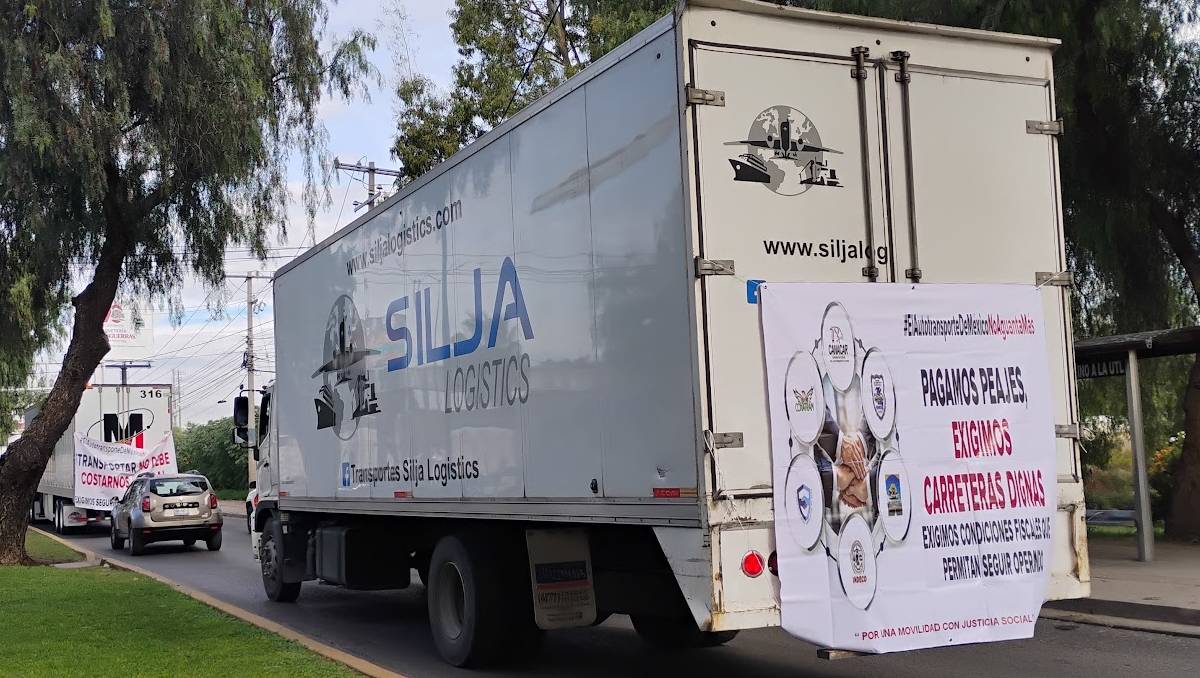 Transportistas bloqueando las vialidades de para exigir mejores condiciones de trabajo