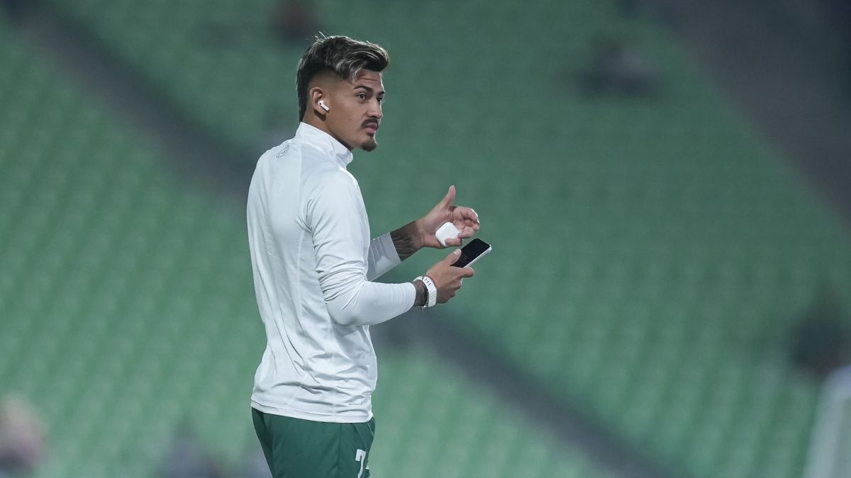 El tratamiento del futbolista estará sujeto a los protocolos médicos del club albiverde.