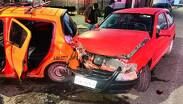 El automóvil señalado como responsable es un Volkswagen Pointer, modelo 2007, color rojo.