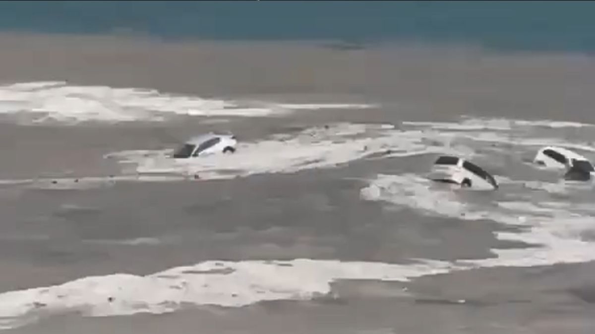 Calles de la colonia Rosarito y diversas avenidas quedaron bajo fuertes corrientes de agua que cubrieron automóviles y afectaron comercios.