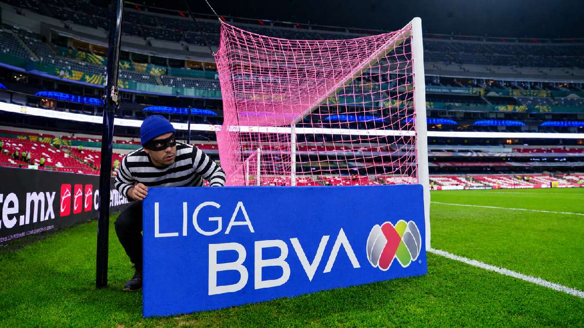 Al menos 7 celulares fueron reportados en el robo de pertenencias de jugadores además de otras cosas / ChatGPT