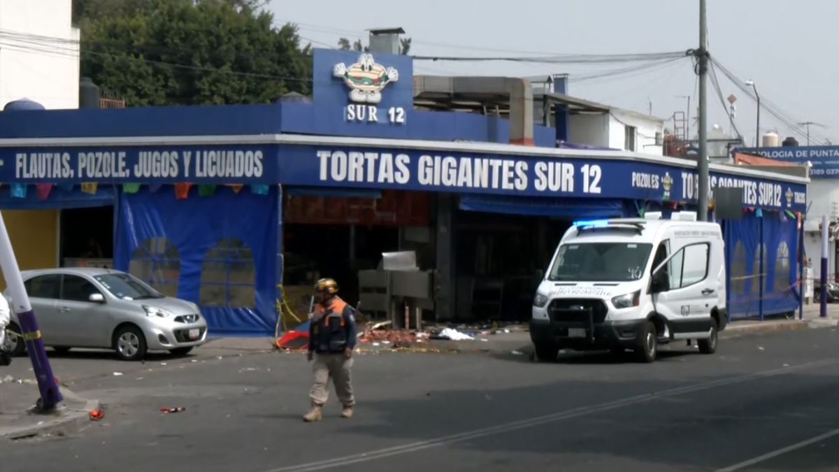 Conductor arrolla a 5 personas en un local de Coyoacán, una murió y 4 están heridas.