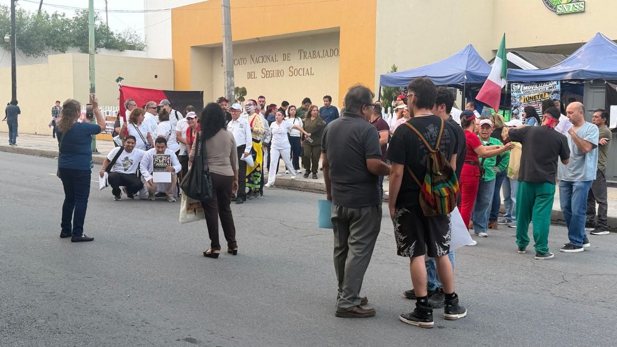 El contingente se reunió alrededor de las 16:00 horas del viernes en la Clínica 28.