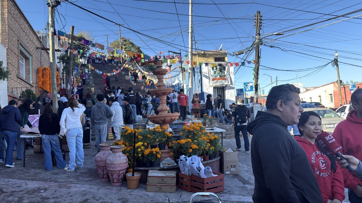 Las familias podrán llevar fotografías de sus seres queridos fallecidos para integrarlas a la ofrenda.