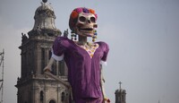 Instalan en el Zócalo CdMx la Catrina que rompió Récord Guinness.