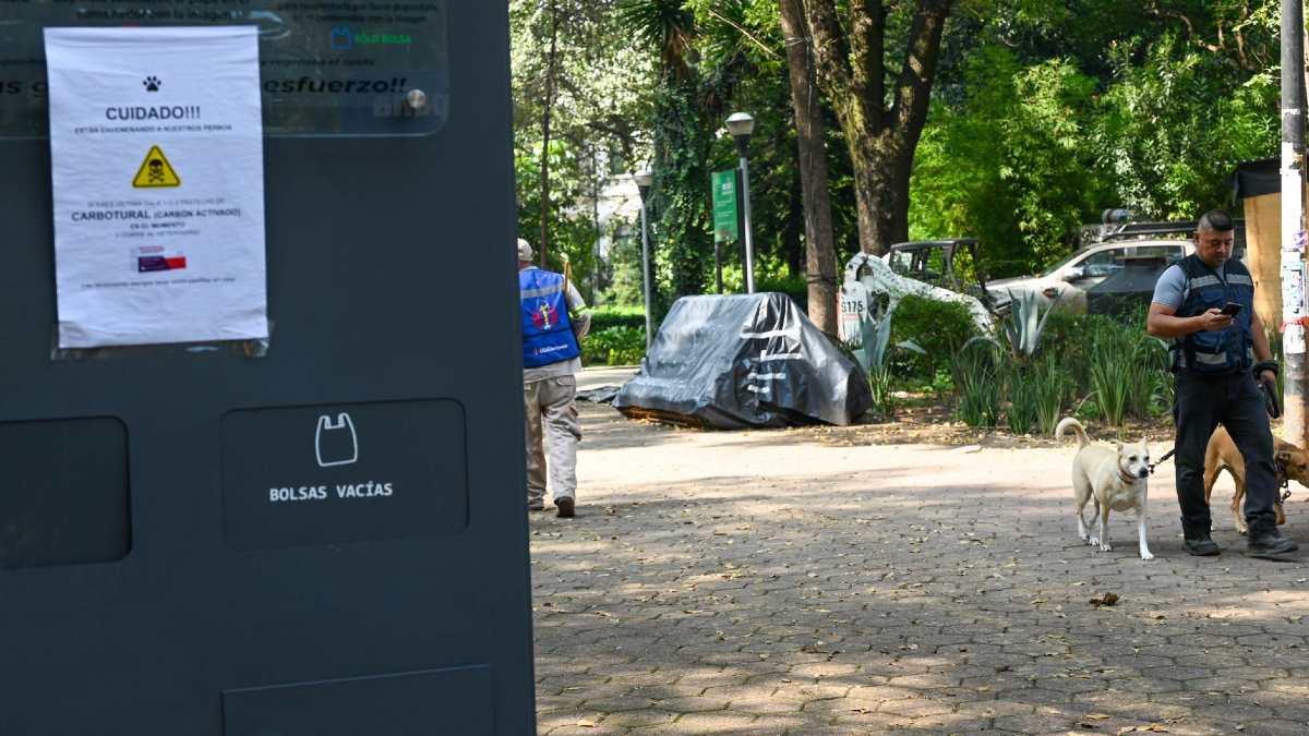 Vecinos colocaron advertencias en el Parque España en la Condesa