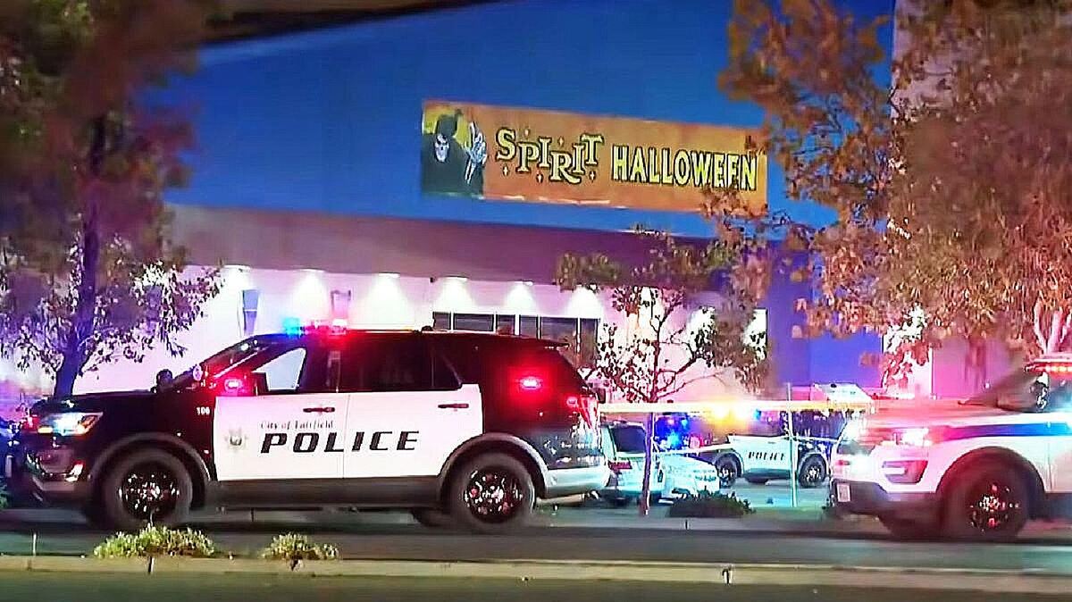 El ataque armado en la tienda de California forzó la cancelación de festejos de Halloween. | Foto: New York Post