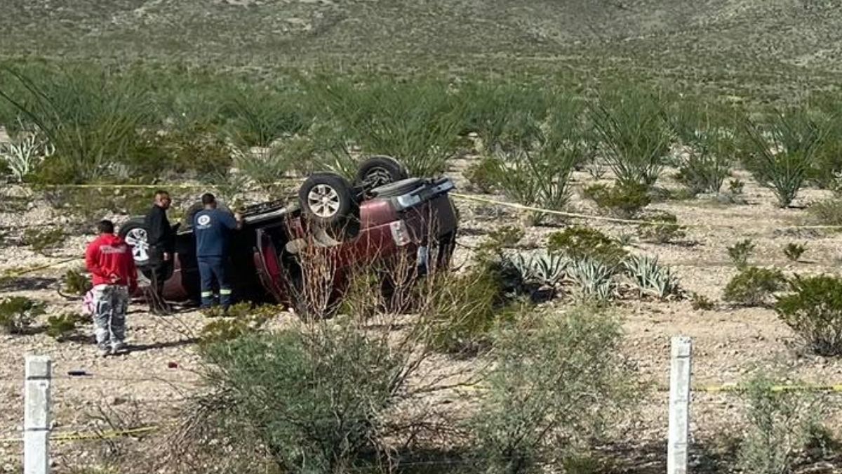 Paramedicos de Cruz Roja y Bomberos brindaron auxilio y trasladaron a los sobrevivientes a un nosocomio de San Pedro, Coahuila.